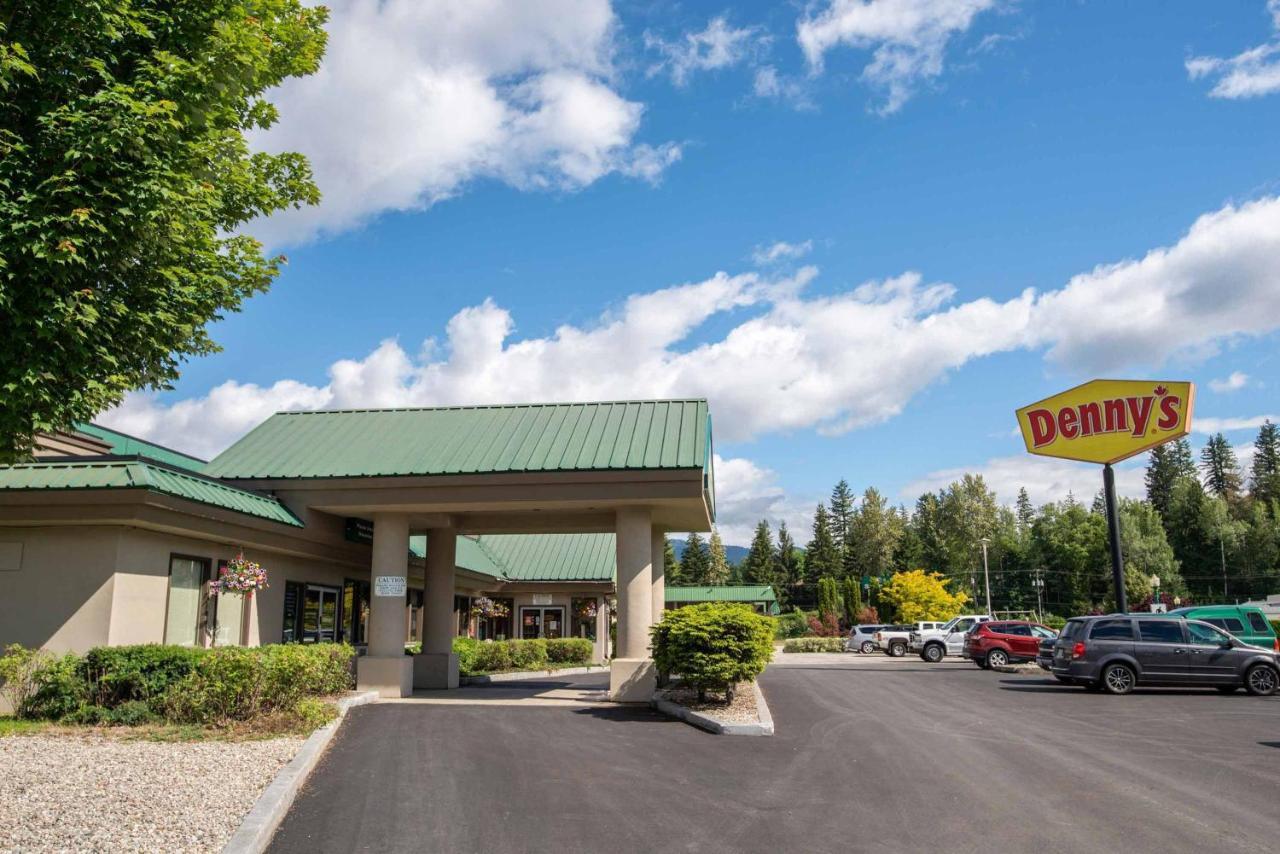 Sandman Hotel Revelstoke Exterior photo