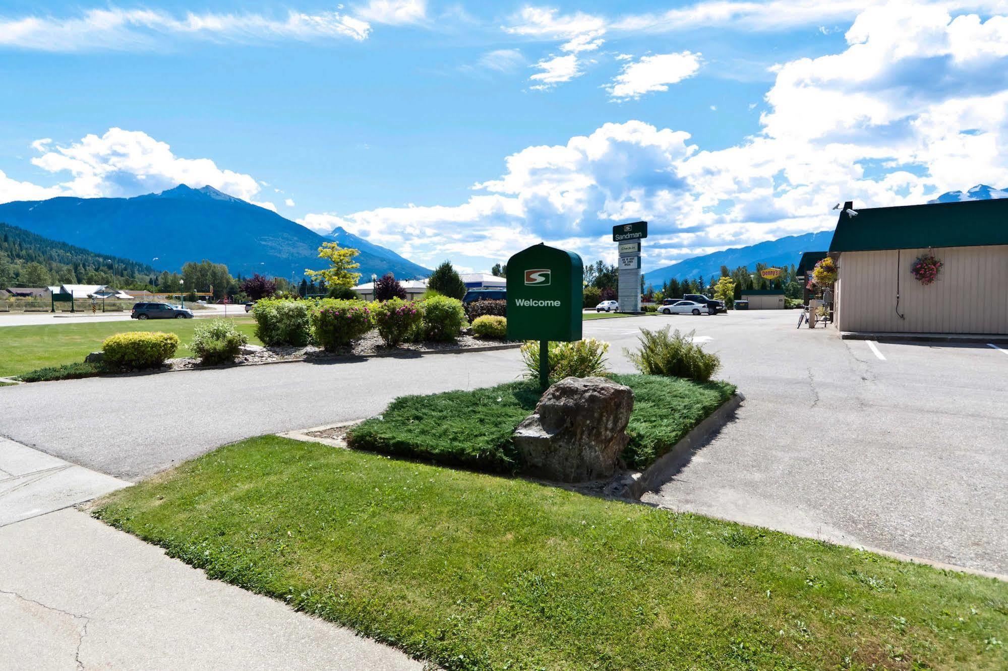 Sandman Hotel Revelstoke Exterior photo